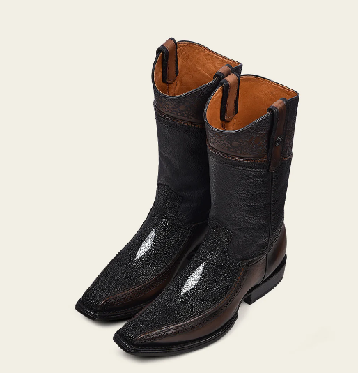 Bota fine western en piel genuina de mantarraya para caballero.