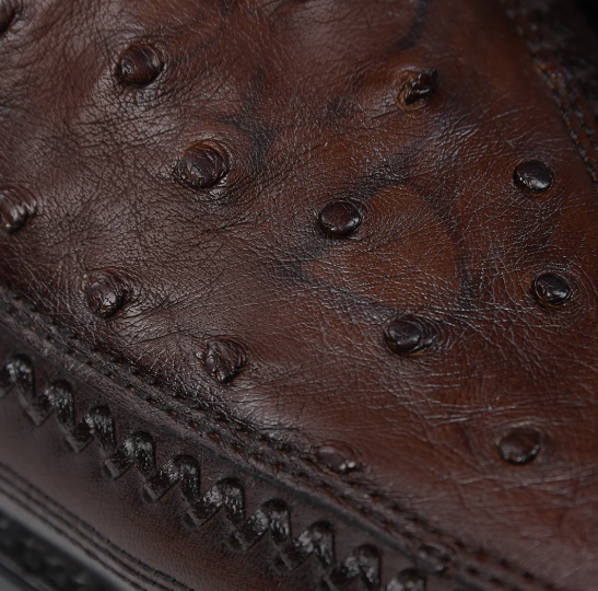 Bota casual en piel genuina de avestruz para caballero.