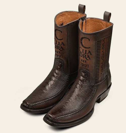 Bota casual en piel genuina de pata de avestruz para caballero.