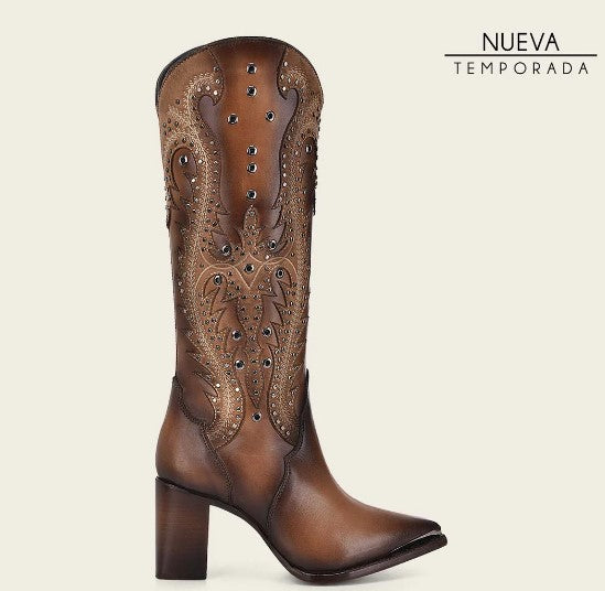 Bota tradicional en piel genuina para dama.