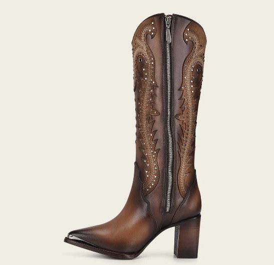 Bota tradicional en piel genuina para dama.