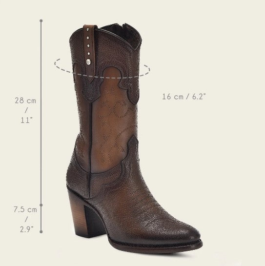 Bota tradicional en piel genuina para dama.