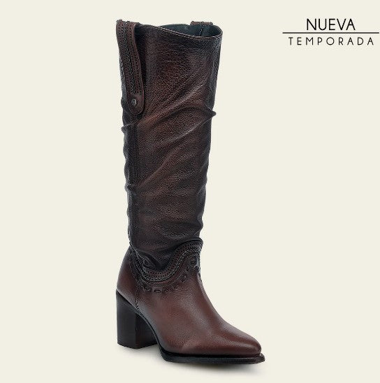 Bota tradicional en piel genuina para dama.
