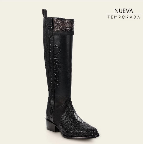 Bota casual en piel genuina de mantarraya para dama.
