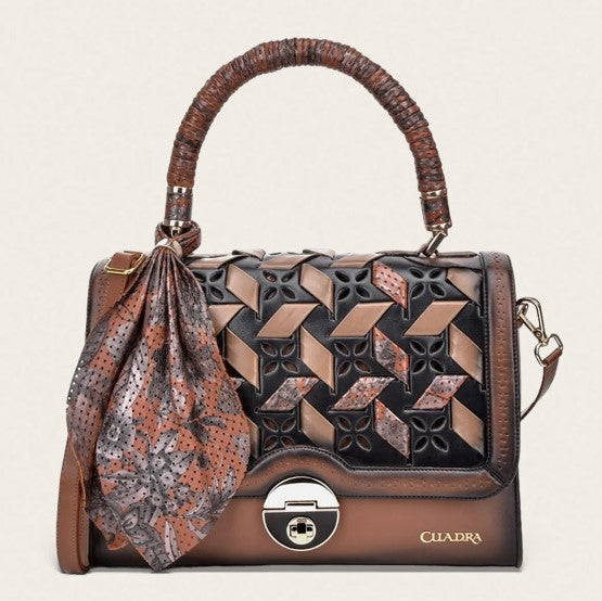 Bolso en piel genuina para dama.