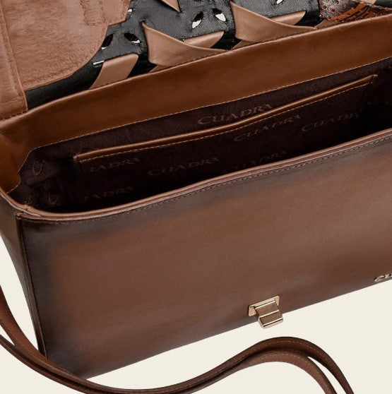 Bolso en piel genuina para dama.