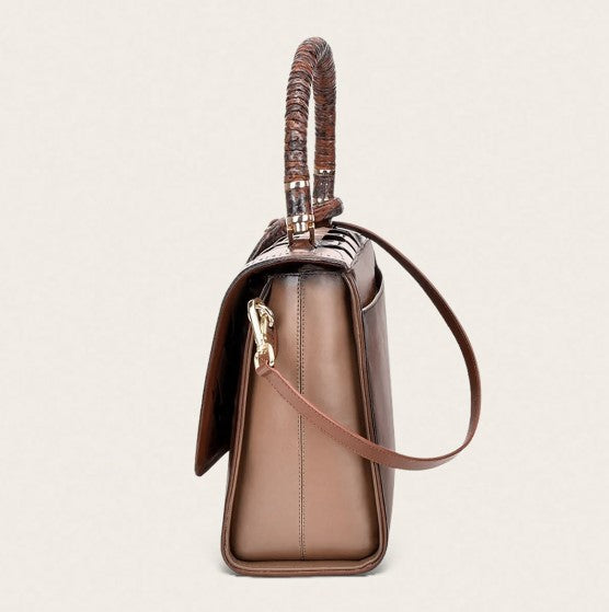 Bolso en piel genuina para dama.