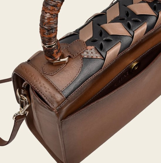 Bolso en piel genuina para dama.
