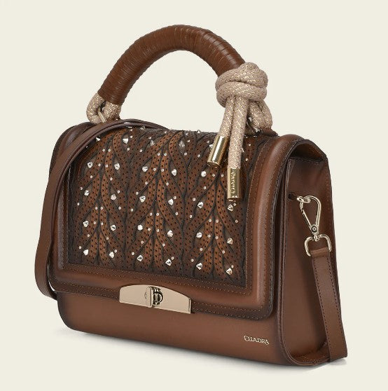 Bolso de mano con estoperoles.