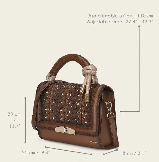 Bolso de mano con estoperoles.