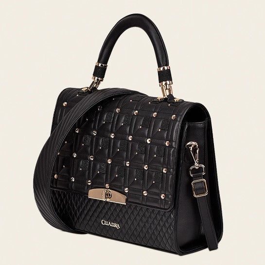 Bolso con piel de mantarraya y cristales.