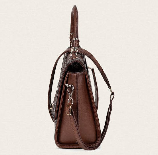 Bolso en piel genuina con cristales.
