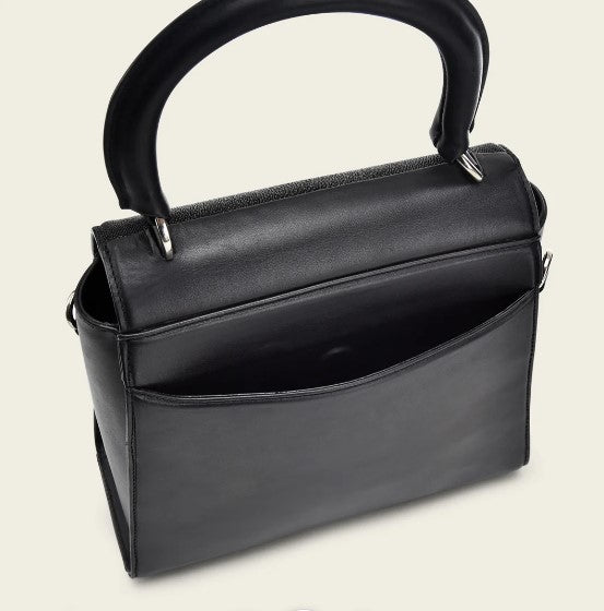 Bolso de mano en piel genuina de mantarraya para dama.