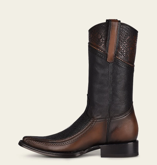 Bota fine western en piel genuina de mantarraya para caballero.