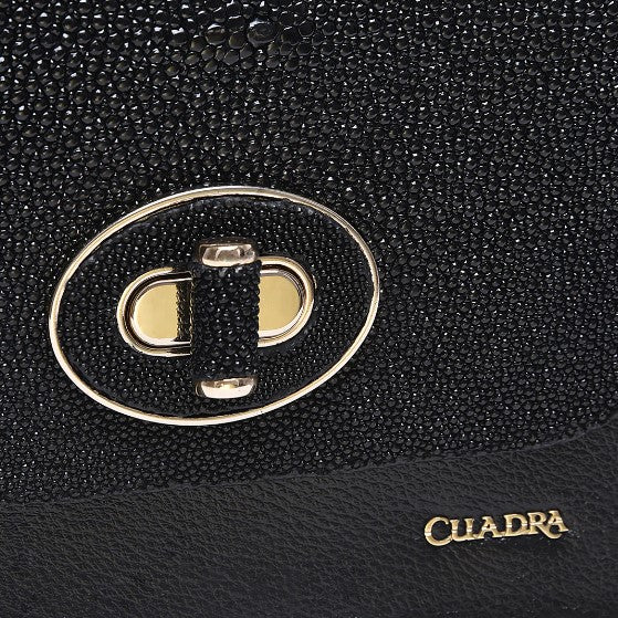 Crossbody en piel genuina de mantarraya.