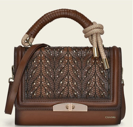 Bolso de mano con estoperoles.