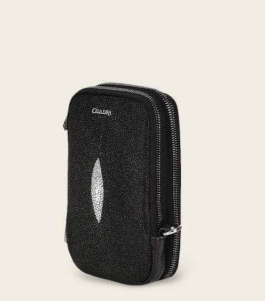 Porta celular en piel genuina de mantarraya para caballero.