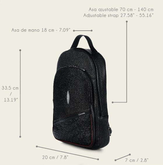 Mochila en piel genuina de mantarraya para caballero.