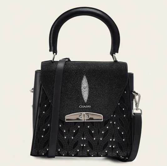 Bolso de mano en piel genuina de mantarraya para dama.